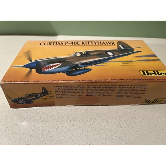 Curtiss P-40E Kittyhawk 1:72 Heller 80266 Complete Model Kit Open Box - Picture 2 of 6